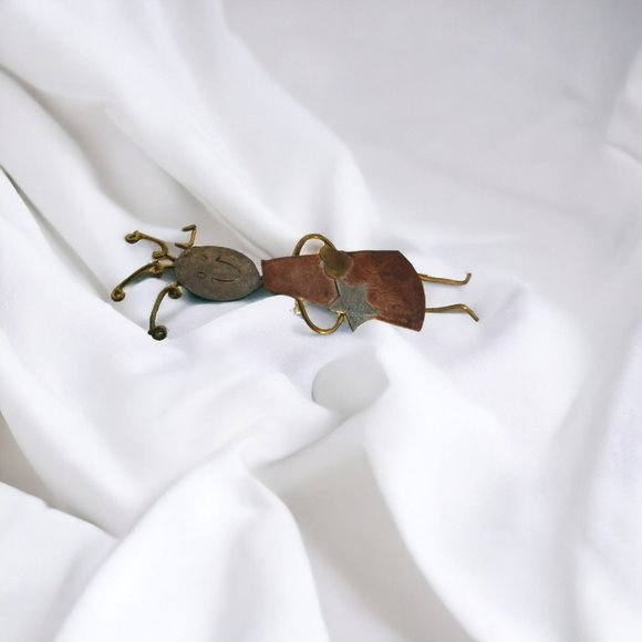 Vintage Copper Brooch With Unique Heart and Star Patterns - Picture 2 of 5